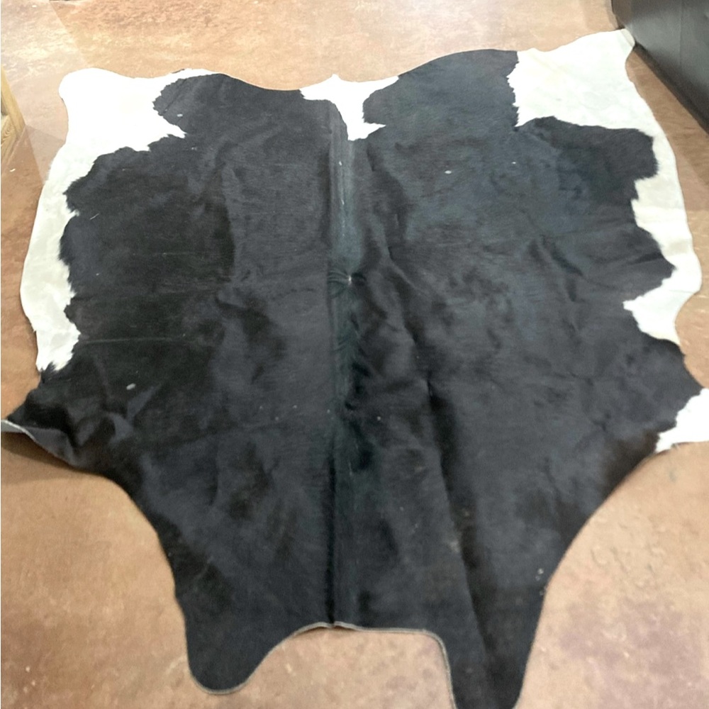 Black & White Cow hide Rug 5 1/2 Foot X 11 Ft